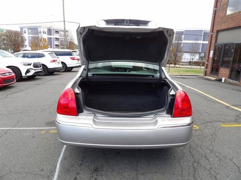 Used 2007 Lincoln Town Car Signature image 8