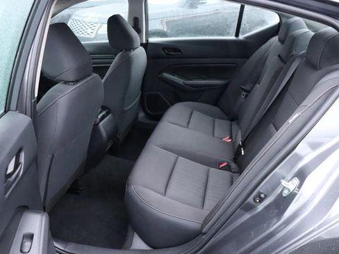 Used 2024 Nissan Altima 2.5 SV image 12