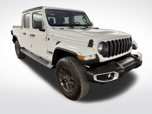 Used 2024 Jeep Gladiator Sport image 1