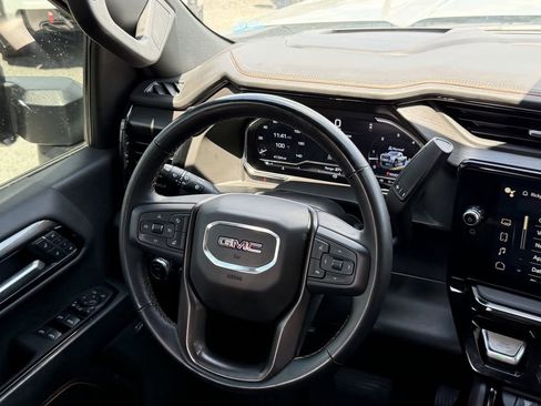 Used 2025 GMC Sierra 2500 AT4 w/ AT4 Premium Plus Package AWD/4WD image 13