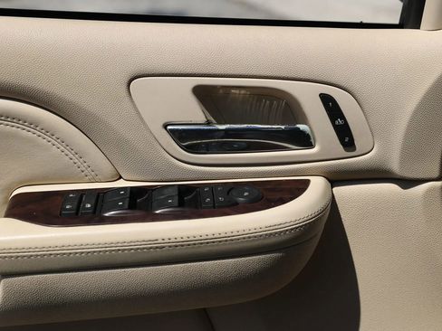 Used 2007 Cadillac Escalade ESV AWD w/ Information Package image 40