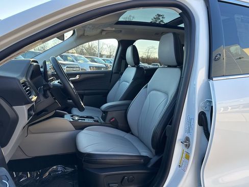New 2025 Ford Escape SE w/ PHEV Premium Package image 10