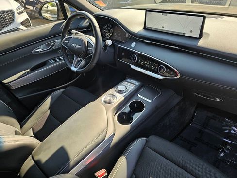 Used 2025 Genesis GV70 3.5T Sport image 30