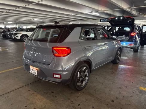 Used 2022 Hyundai Venue Limited w/ Cargo Package FWD image 3