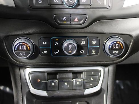 Used 2023 GMC Terrain SLE w/ Driver Convenience Package image 10