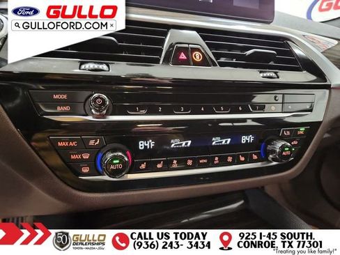 Used 2021 BMW 530e w/ Executive Package image 27