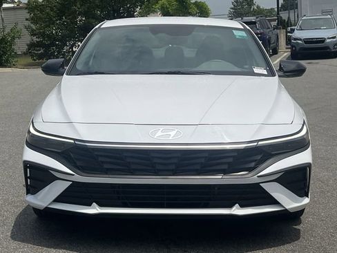 Certified 2025 Hyundai Elantra SEL FWD image 16