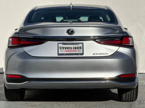 Used 2025 Lexus ES 300h w/ Premium Package image 4