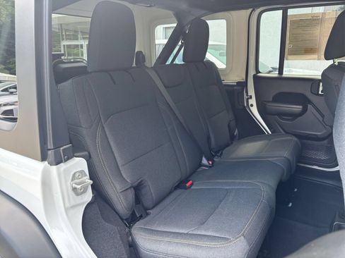 Used 2025 Jeep Wrangler Sport S AWD/4WD image 39