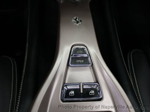 Used 2013 Ferrari California image 22