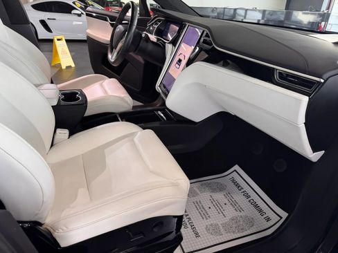 Used 2016 Tesla Model X 75D image 12
