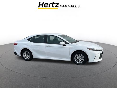 Used 2025 Toyota Camry LE image 1