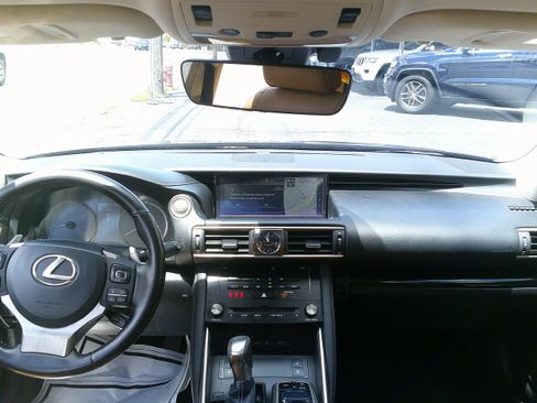 Used 2018 Lexus IS 300 AWD w/ Comfort Package image 18