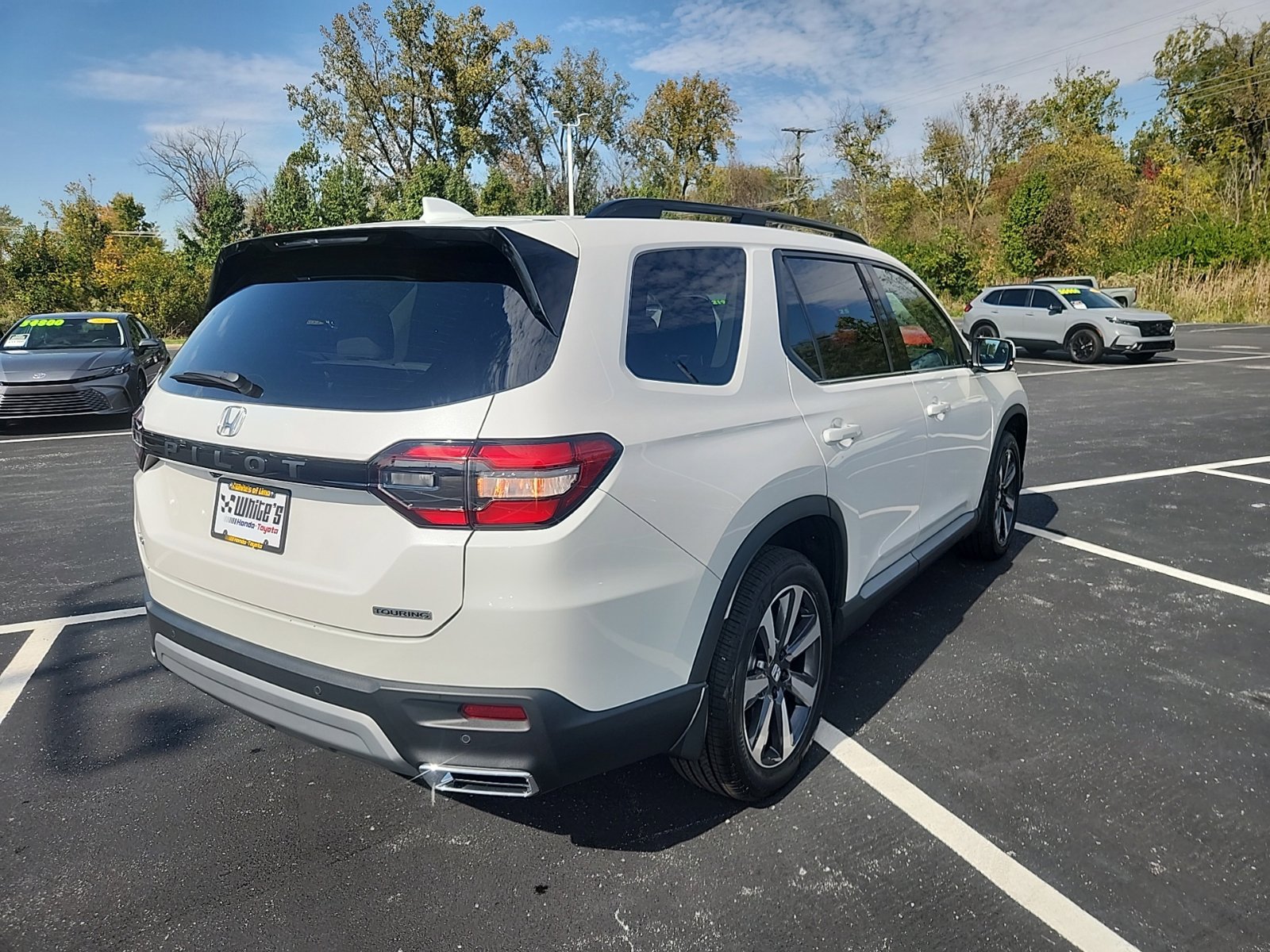 Used 2025 Honda Pilot Touring image 9