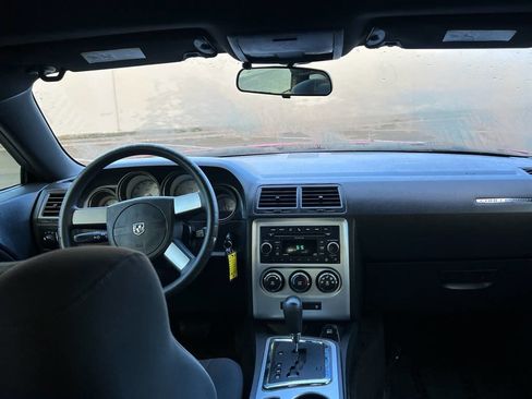 Used 2010 Dodge Challenger SE image 13