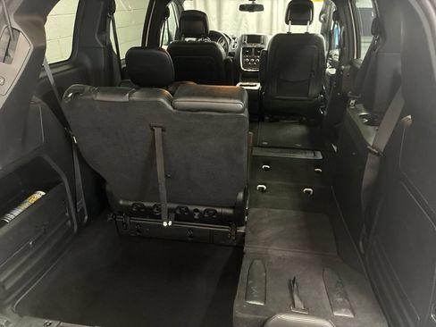 Used 2018 Dodge Grand Caravan SXT w/ Blacktop Package FWD image 13