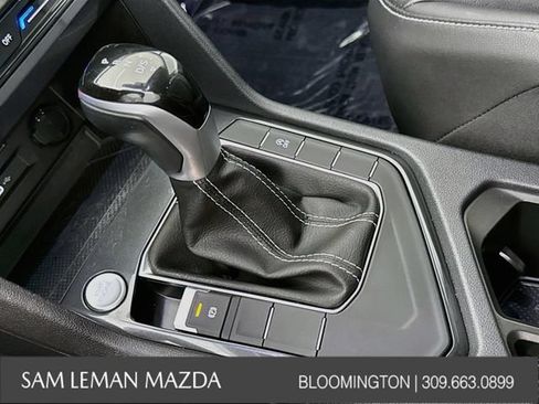 Used 2024 Volkswagen Tiguan SE FWD image 16
