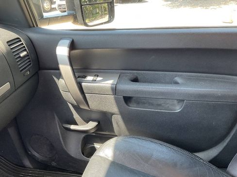 Used 2011 GMC Sierra 2500 SLE w/ SLE Preferred Package AWD/4WD image 13