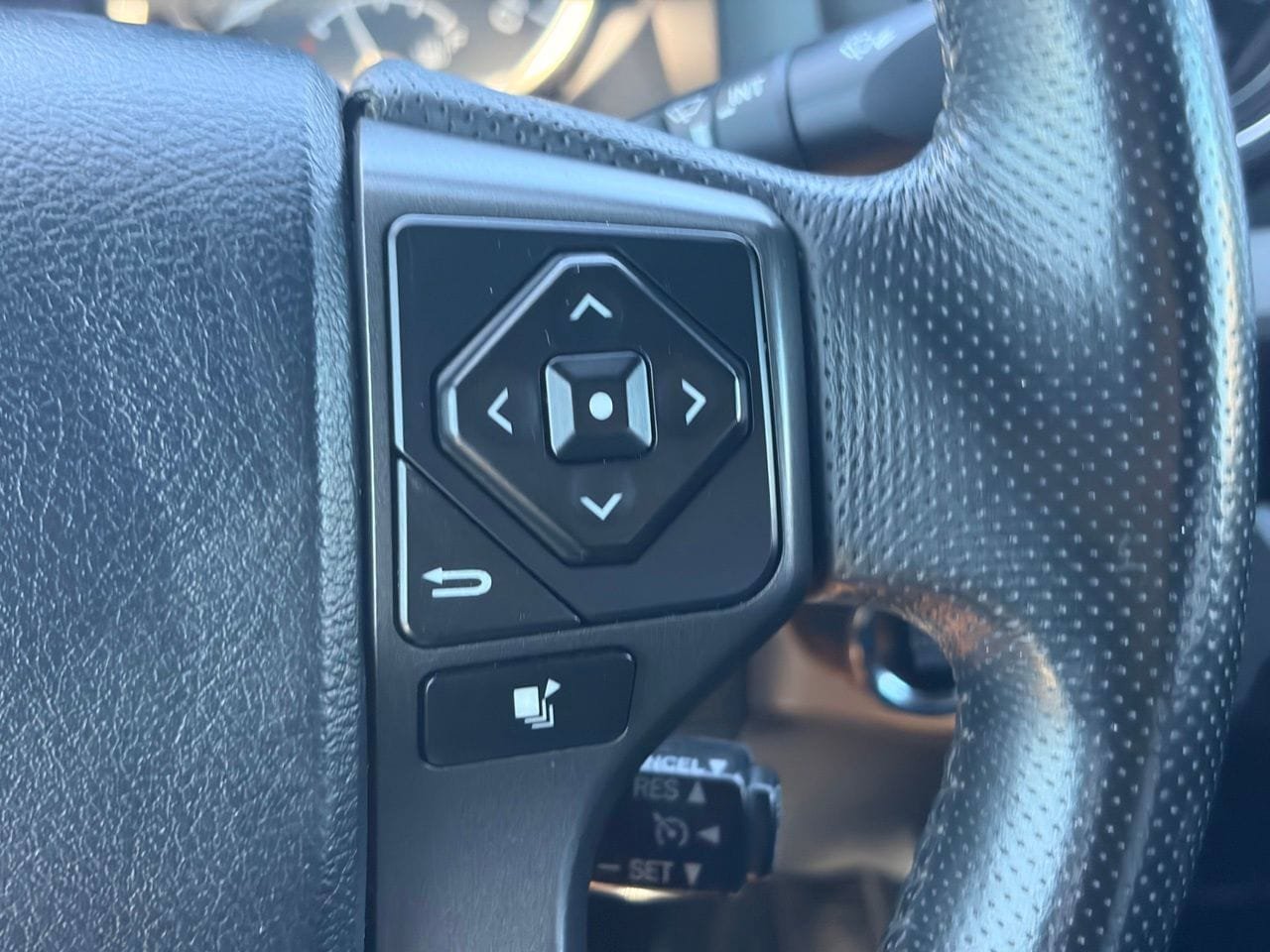 Used 2016 Toyota Tacoma TRD Sport w/ Towing Package RWD image 25