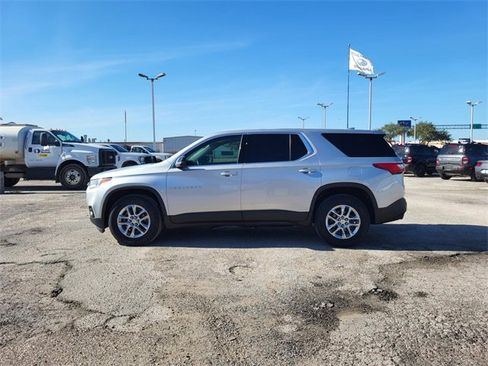 Used 2021 Chevrolet Traverse LS image 2