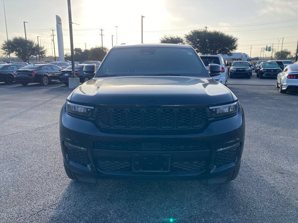 Used 2025 Jeep Grand Cherokee L Limited w/ Black Appearance Package AWD/4WD image 2