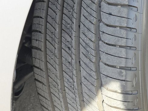 Certified 2025 Lexus ES 300h w/ Premium Package image 31