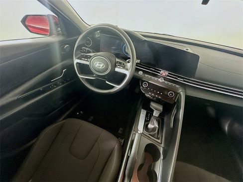 Used 2024 Hyundai Elantra SEL image 9