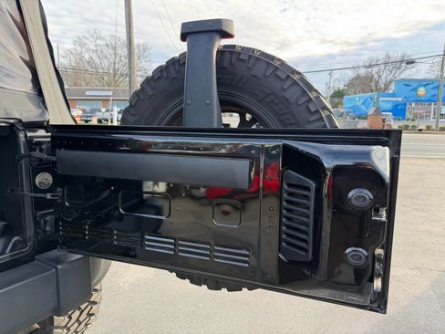 Used 2017 Jeep Wrangler Unlimited Sahara image 17