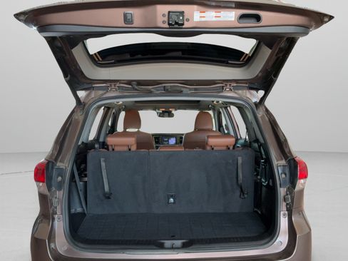Used 2019 Toyota Highlander Limited Platinum FWD image 36