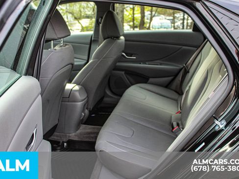 Used 2025 Hyundai Elantra Sport FWD image 18