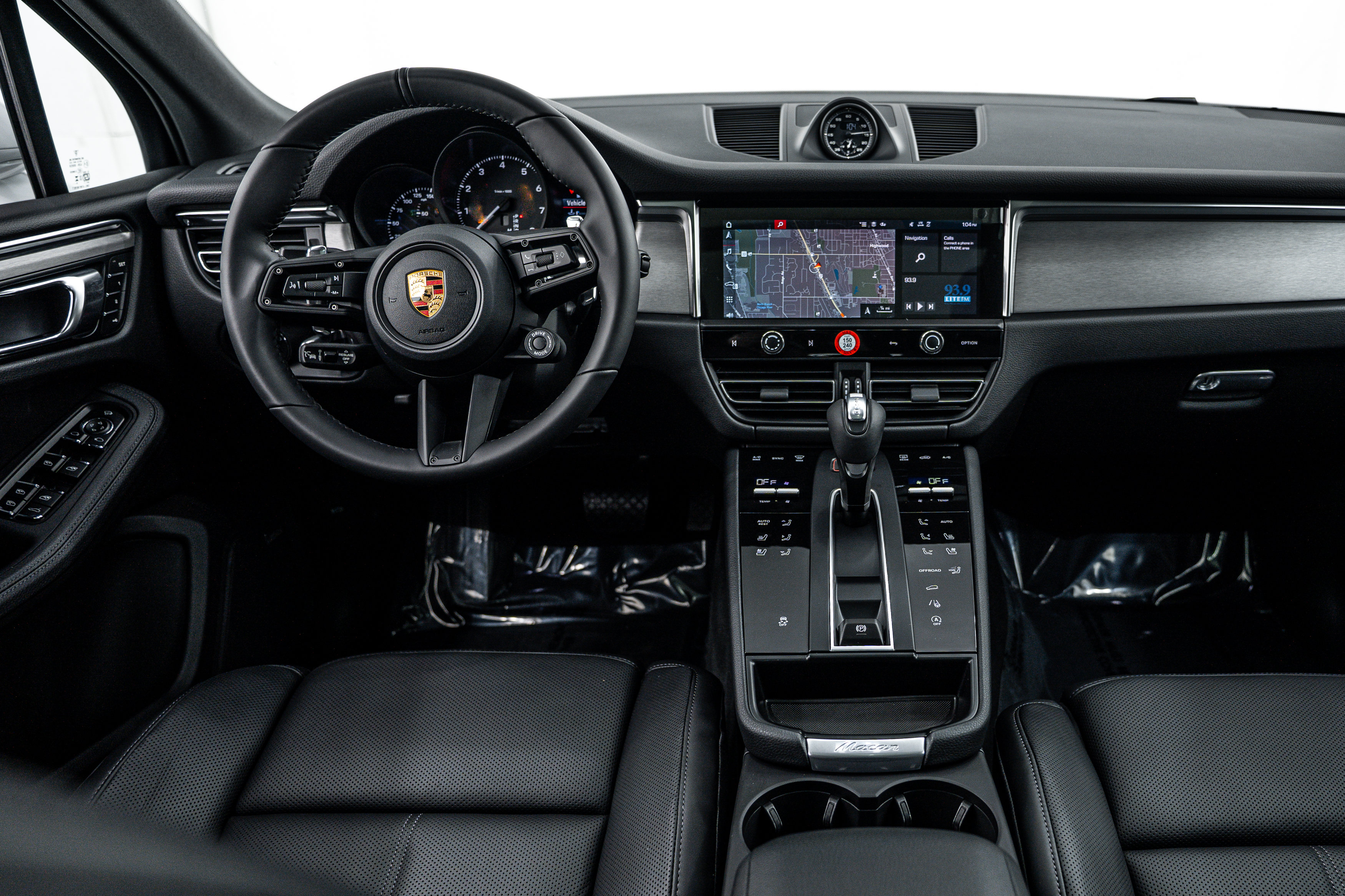 Certified 2026 Porsche Macan AWD/4WD image 13
