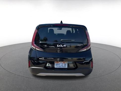 Used 2025 Kia Soul LX w/ LX Technology Package FWD image 12