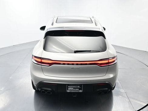 Certified 2025 Porsche Macan image 40