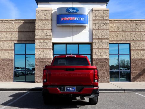 Used 2024 Chevrolet Colorado LT w/ Advanced Trailering Package image 7