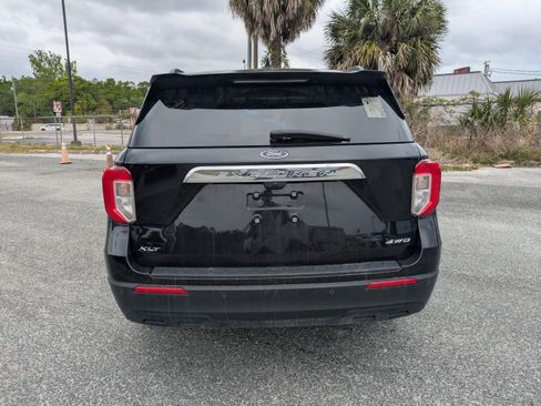 Used 2023 Ford Explorer XLT AWD/4WD image 5