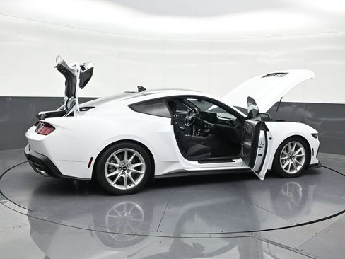 Used 2025 Ford Mustang GT RWD image 33