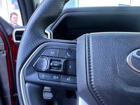 Used 2025 Toyota 4Runner Limited AWD/4WD image 32