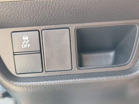 Used 2025 Honda HR-V LX image 29