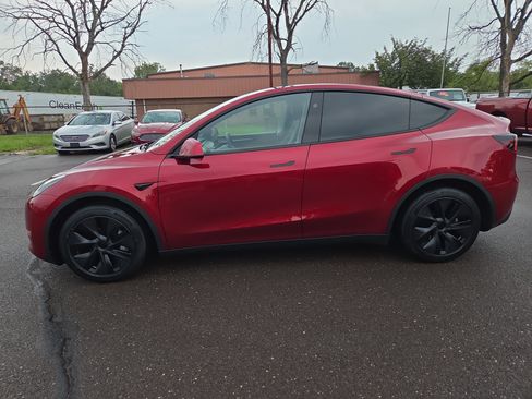 Used 2024 Tesla Model Y Long Range AWD/4WD image 6