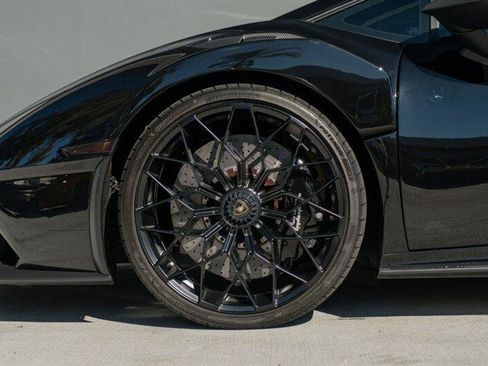 Used 2021 Lamborghini Huracan STO image 18