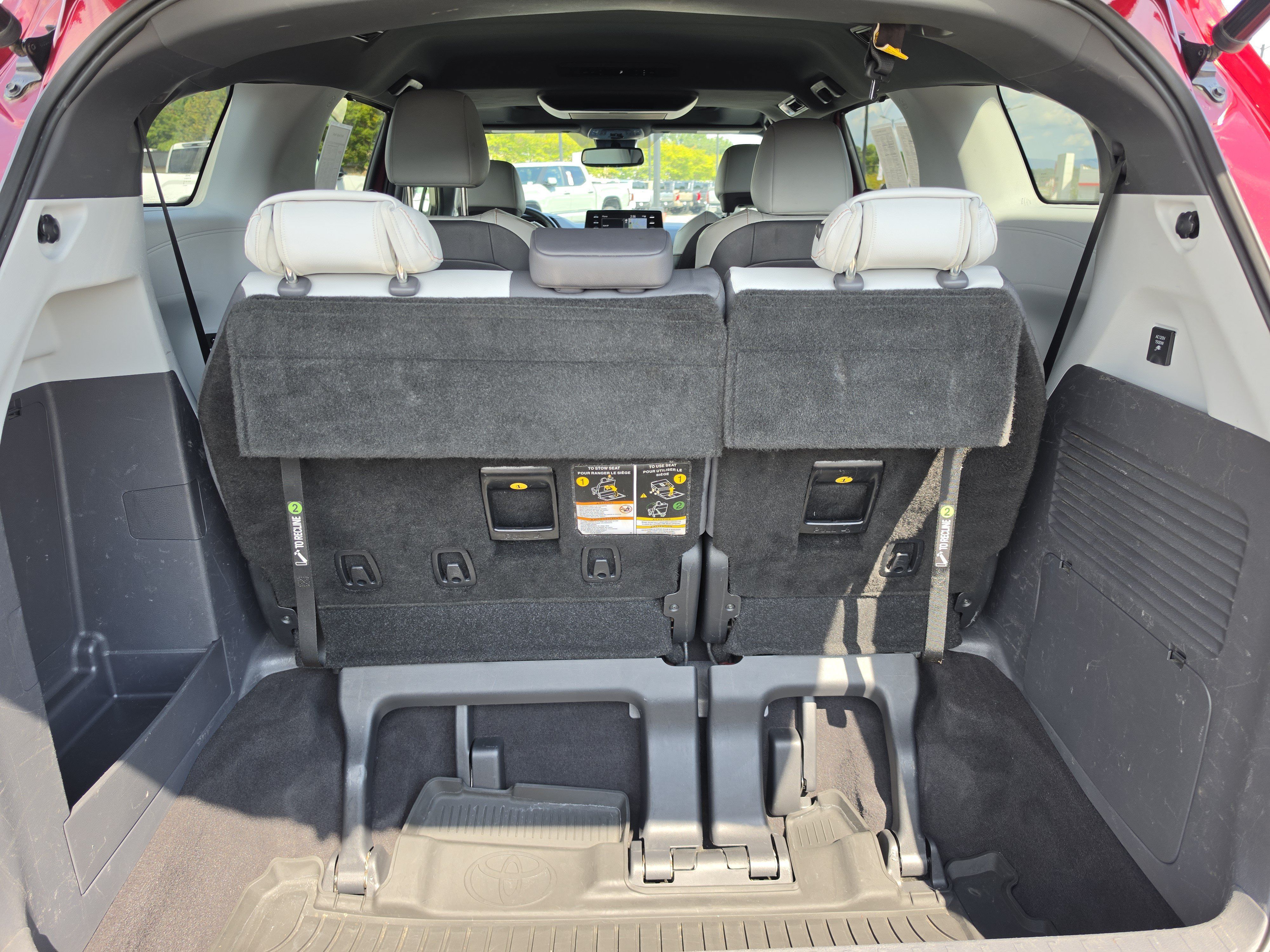 Used 2021 Toyota Sienna XSE w/ XSE Plus Package FWD image 12