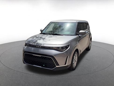 Used 2025 Kia Soul LX w/ LX Technology Package FWD image 7