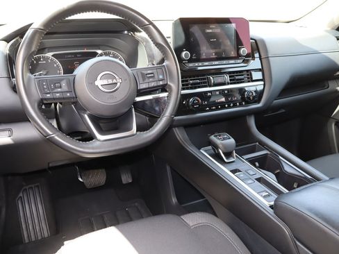 Used 2025 Nissan Pathfinder SV FWD image 4