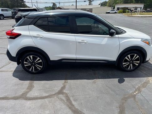 Used 2018 Nissan Kicks SR FWD image 7