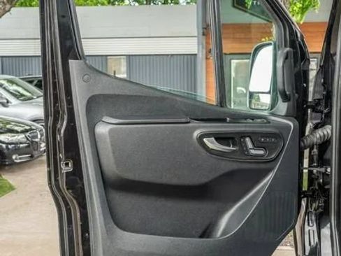 Used 2022 Mercedes-Benz Sprinter 2500 image 23