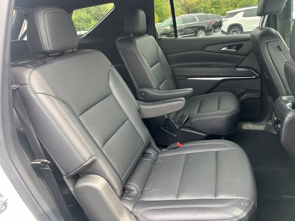 Used 2025 Chevrolet Traverse LT FWD image 34