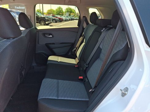 Used 2023 Nissan Rogue SV AWD/4WD image 10