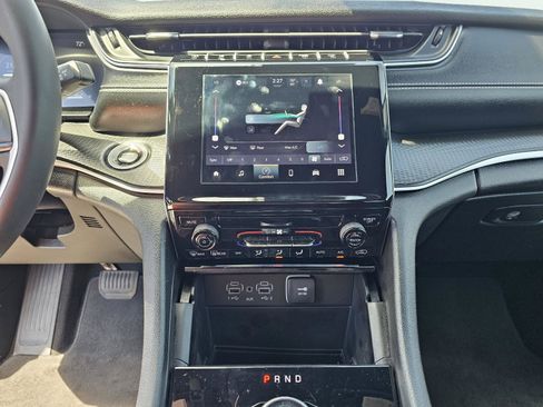 Used 2024 Jeep Grand Cherokee Laredo X w/ Trailer Tow Package RWD image 30