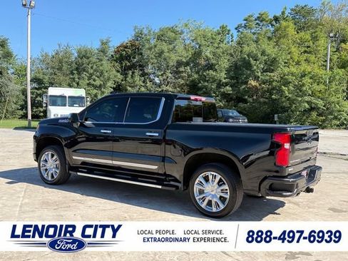 Used 2025 Chevrolet Silverado 1500 High Country w/ High Country Premium Package AWD/4WD image 5