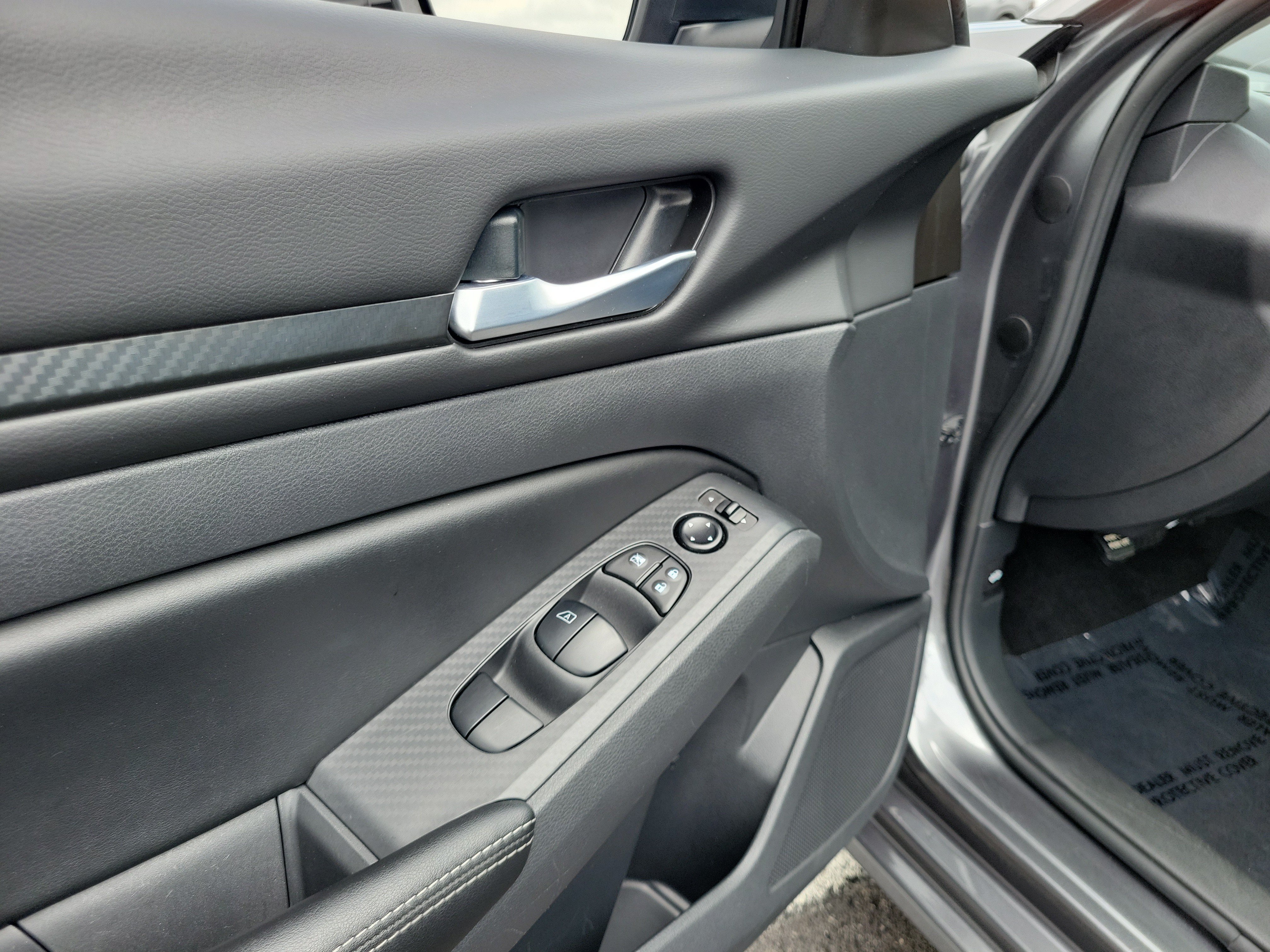 Used 2025 Nissan Altima 2.5 SV FWD image 18